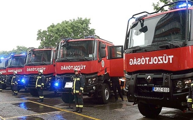 Új tűzoltóautó érkezett Bács-Kiskun megyébe