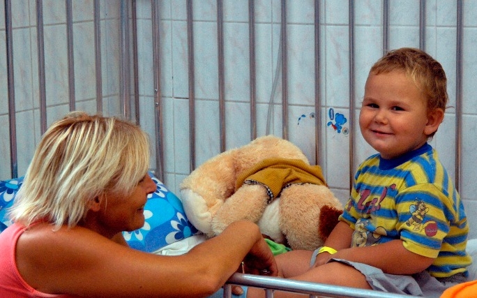 Hol aludjon a szülő, míg gyermekét kórházban kezelik?