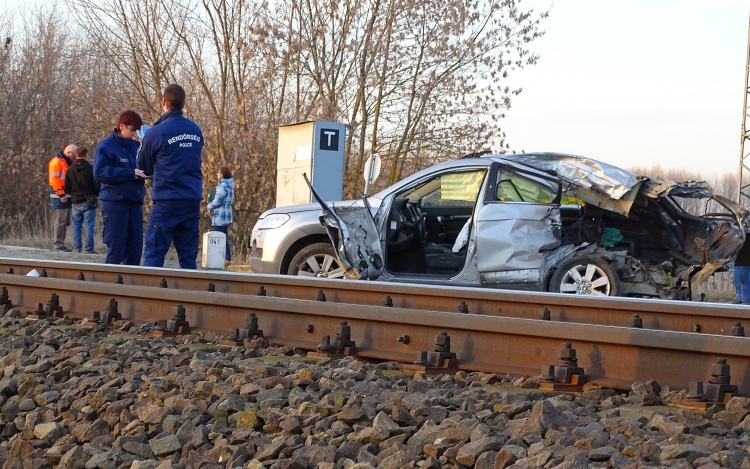 Halálos baleset történt egy vasúti átjáróban Kisteleknél