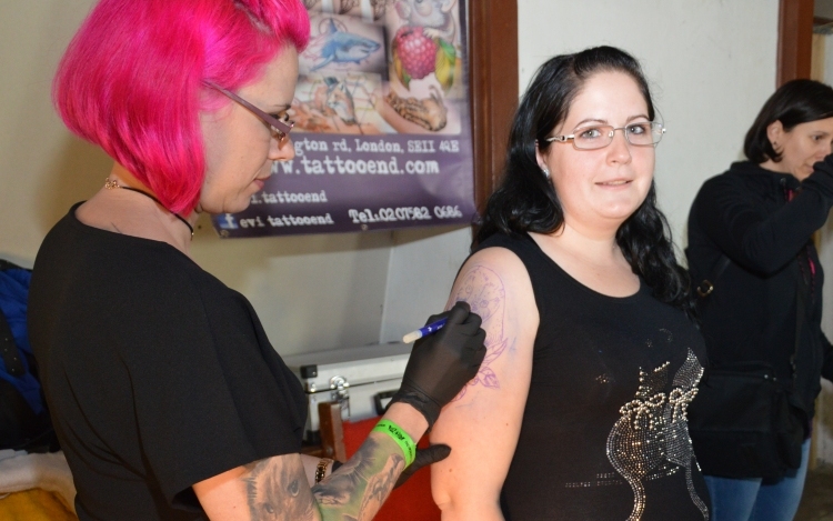 Beteg gyerekek gyógyulására fordítják a tetoválófesztivál bevételét
