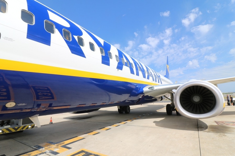 Közel kétszáz pénteki járatát törölte sztrájk miatt a Ryanair