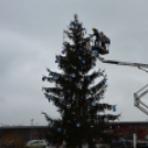 Pompázik karácsonyfa a lakótelepen élőknek is