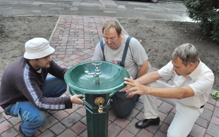 Új ivókutat állítanak a Kazinczy utcában