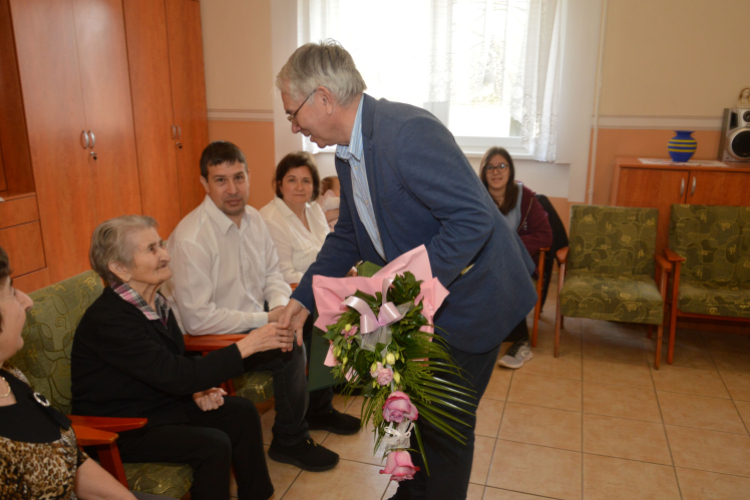 90. születésnapját ünnepelte Kalapács Istvánné Erzsike néni