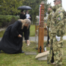 Elhunyt bajtársak emlékét őrzi a felavatott kopjafa