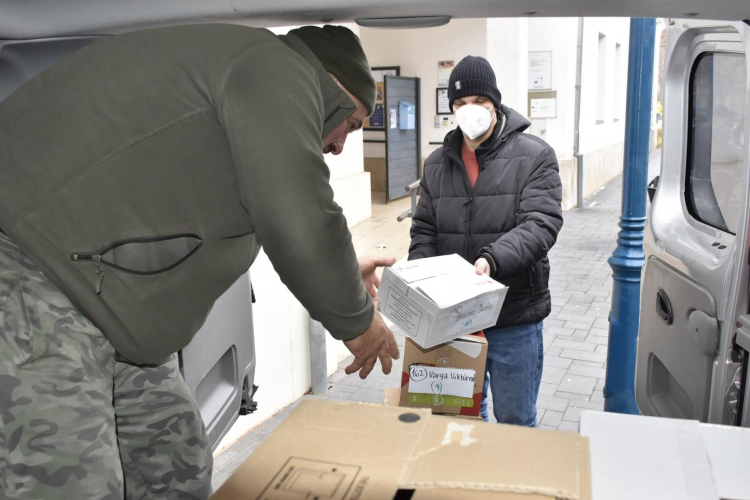 A könyvtári gyűjtéssel boldogabbá tették a rászorulók karácsonyát