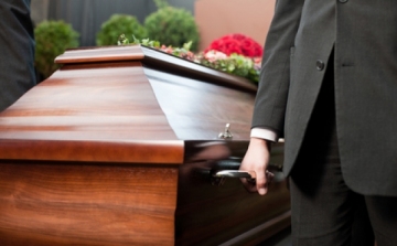 Ötszázezer forintot szánunk a temetésünkre