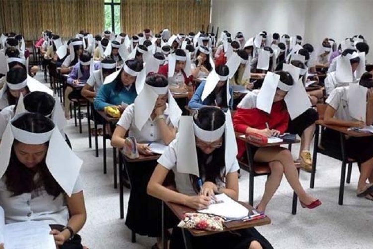 Puskázás elleni módszerek a thaiföldi egyetemeken