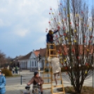 Tojásfa hirdeti városunkban Húsvét közeledtét