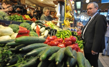 A rendszeres ellenőrzés tisztítja a zöldség-gyümölcspiacot
