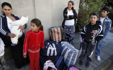 Kitart a Svájcba menekült romák egy csoportja