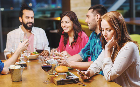 Ne szörfölj az asztalnál!