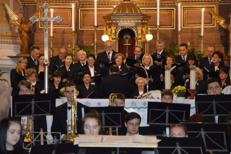 Közös koncertet tartottak városunk fúvószenekarai és a Zenebarátok Kórusa