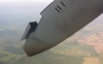 Elájulnánk, ha ezt látnánk a repülő ablakán kinézve - VIDEÓ