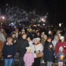 Felgyúlt a második gyertya is városunk adventi koszorúján