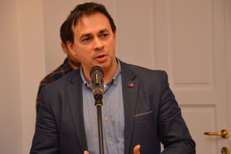 A népszerű sci-fi író Félegyházán is bemutatta legújabb könyvét