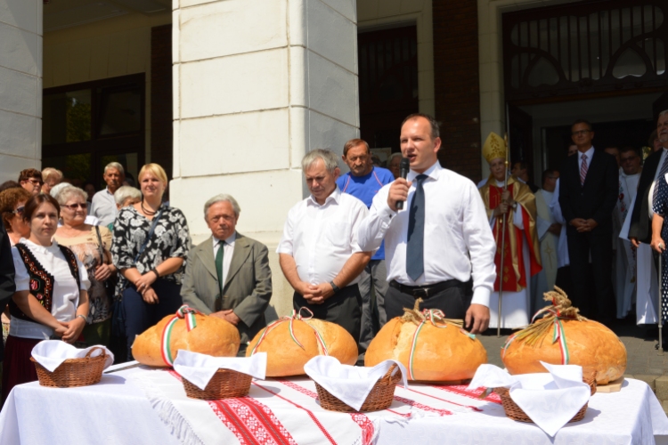 Az új kenyér ünnepe Kiskunfélegyházán