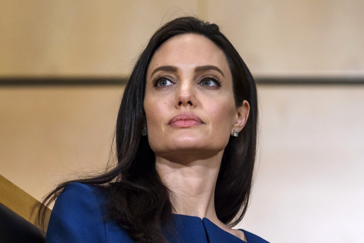Gyerekszereplők érzelmi kihasználásával vádolják Angelina Jolie-t