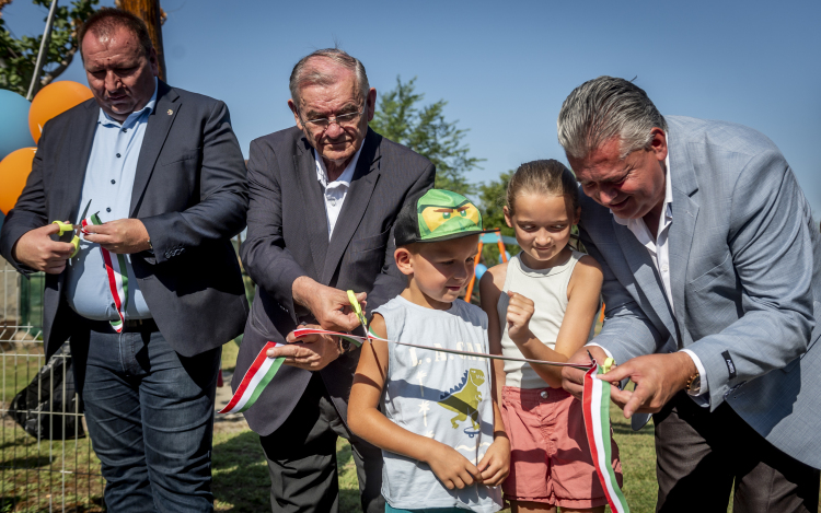 Felújított játszóteret adtak át Petőfiszálláson  