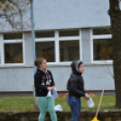 A kossuth-os diákok lelkesen szépítik a főutcát