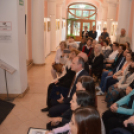 Emberi sorsok lenyomatai képekben és lírában