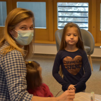 Szilveszteri party-kellékeket készítettek