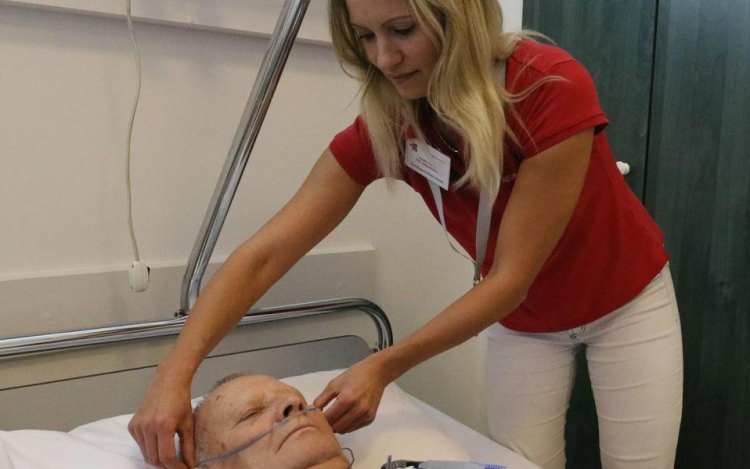 Alvásvizsgálókat kapott a megyei kórház 