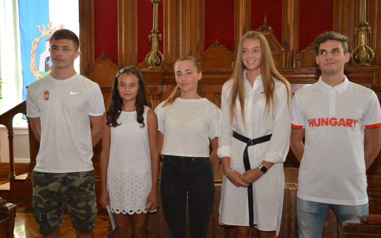 Kiváló diák sportolókat jutalmazott városvezetésünk