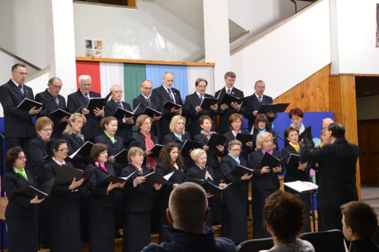 Dallal csalogatták elő a tavaszt