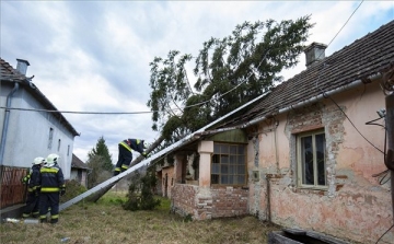 Több megyében okozott károkat a viharos szél és a sok eső
