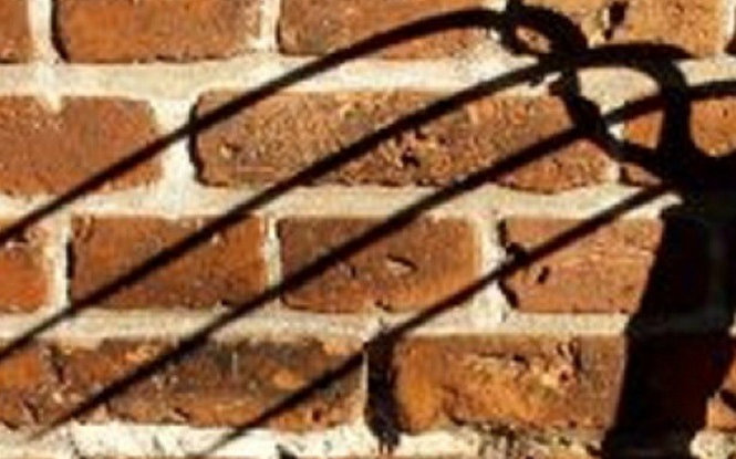 Vasvillával és ásóval támadtak