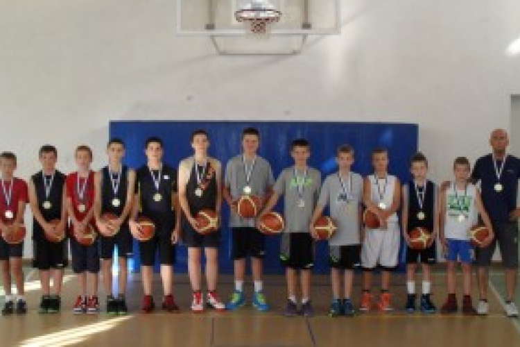 Serdülő bajnokok a Jövő Bajnokai DSE kosarasai