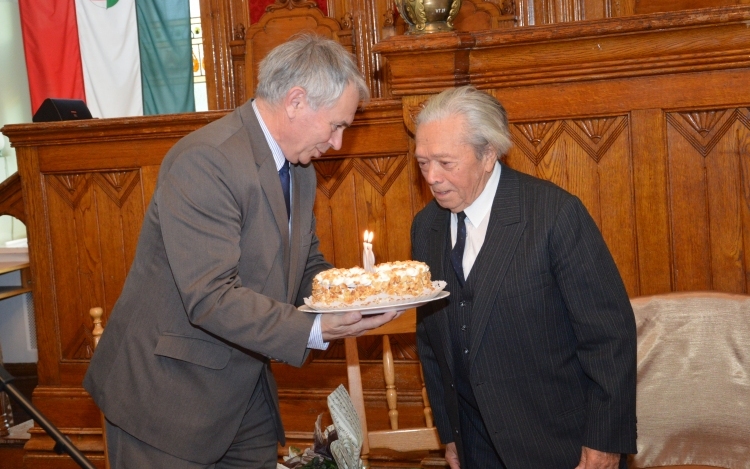 Bensőséges ünnepléssel köszöntötték Kapus Béla karnagyot 90. születésnapján