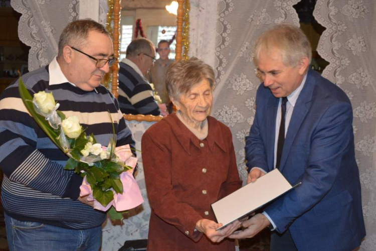 A 90 éves Marika néni életét az unokák teszik teljessé