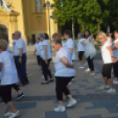 Csaknem száz szenior örömtáncos ropta a főtéren
