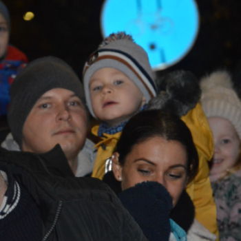 Körtánccal, énekkel várták Félegyházán a Mikulást