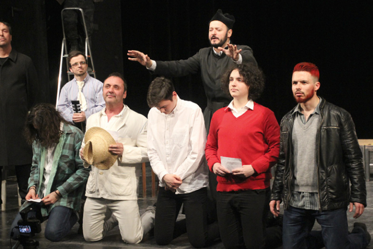 Zenés passiójátékra várják a közönséget