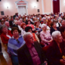 Verssel és zenés műsorral köszöntötték az időseket