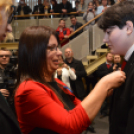 A Mezgé közel 140 végzős diákja büszke a kék szalagra