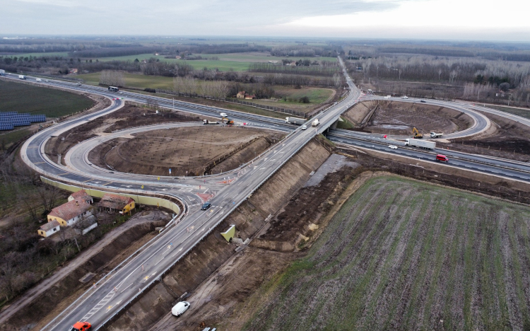 Kedden megnyílik az M5 kunszállási csomópontja