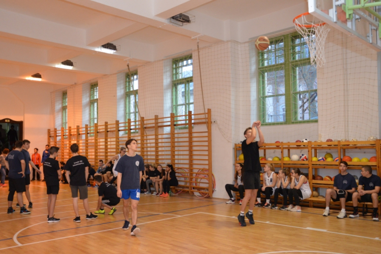 Kosármeccsel emlékeztek meg a nagy múltú testnevelő tanárnőről