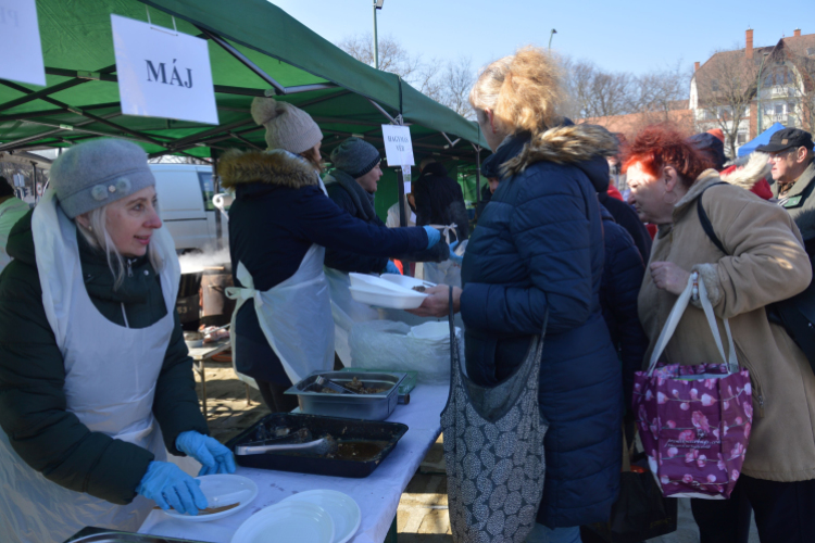 Régmúlt idők disznóvágási hangulatát idézték fel a városközpontban