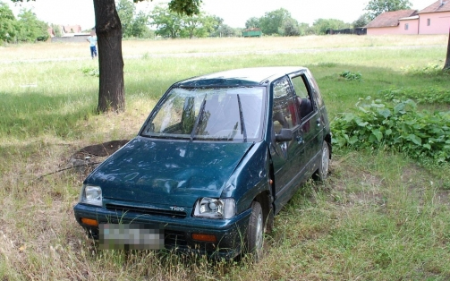 Elvitte, összetörte, hátrahagyta