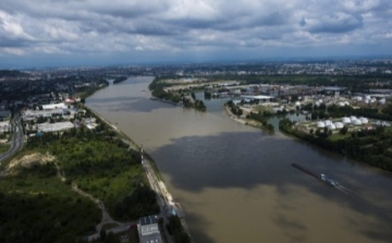 Árvíz - Északon apad, délen rekordokat dönt a Duna