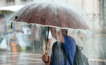 Jégeső, szél, felhőszakadás – vihar csap le az országra szombaton