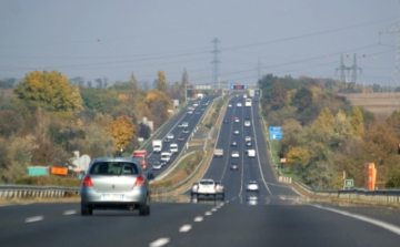 Folyamatosan nő a forgalom a közutakon