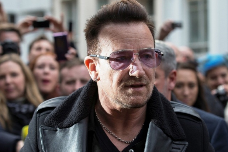 Bono talán sohasem gitározhat többé