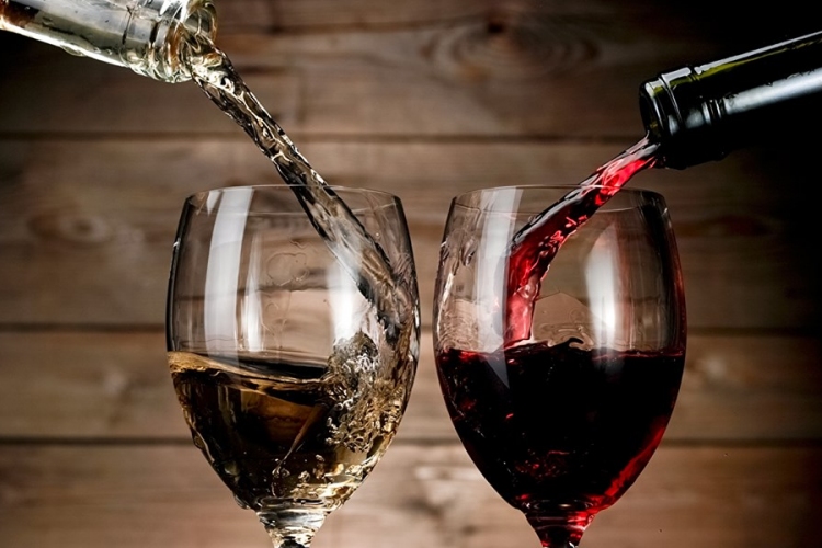 Közösen készítik el az Összetartozás borát a Kárpát-medence magyar borászai