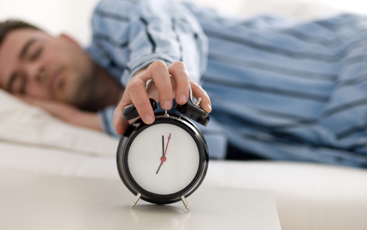 A mai ember két órával kevesebbet alszik, mint száz éve élt elődje