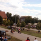 Szebbnél szebb oldalkocsis motorok a Kossuth utcán